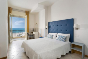 Ambasciatori Hotel - Davanti a noi solo il Mare